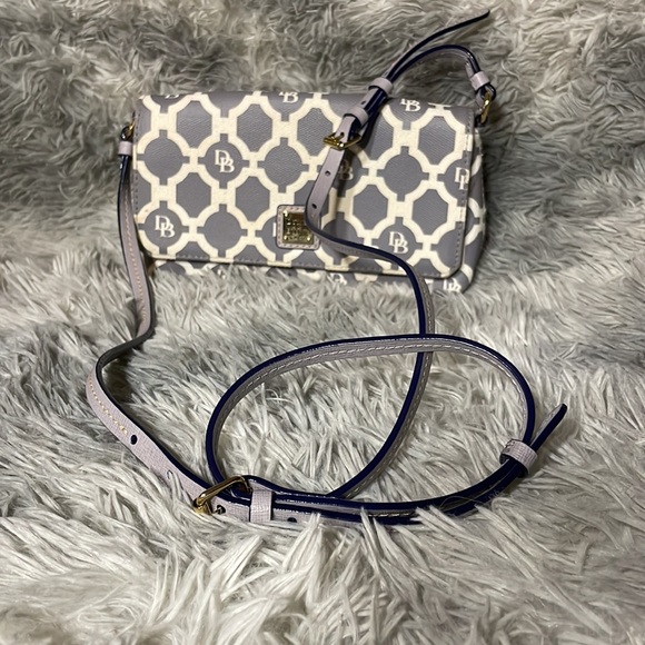 💕Dooney and Bourke Sanibel crossbody/shoulder bag💕 - Picture 7 of 10